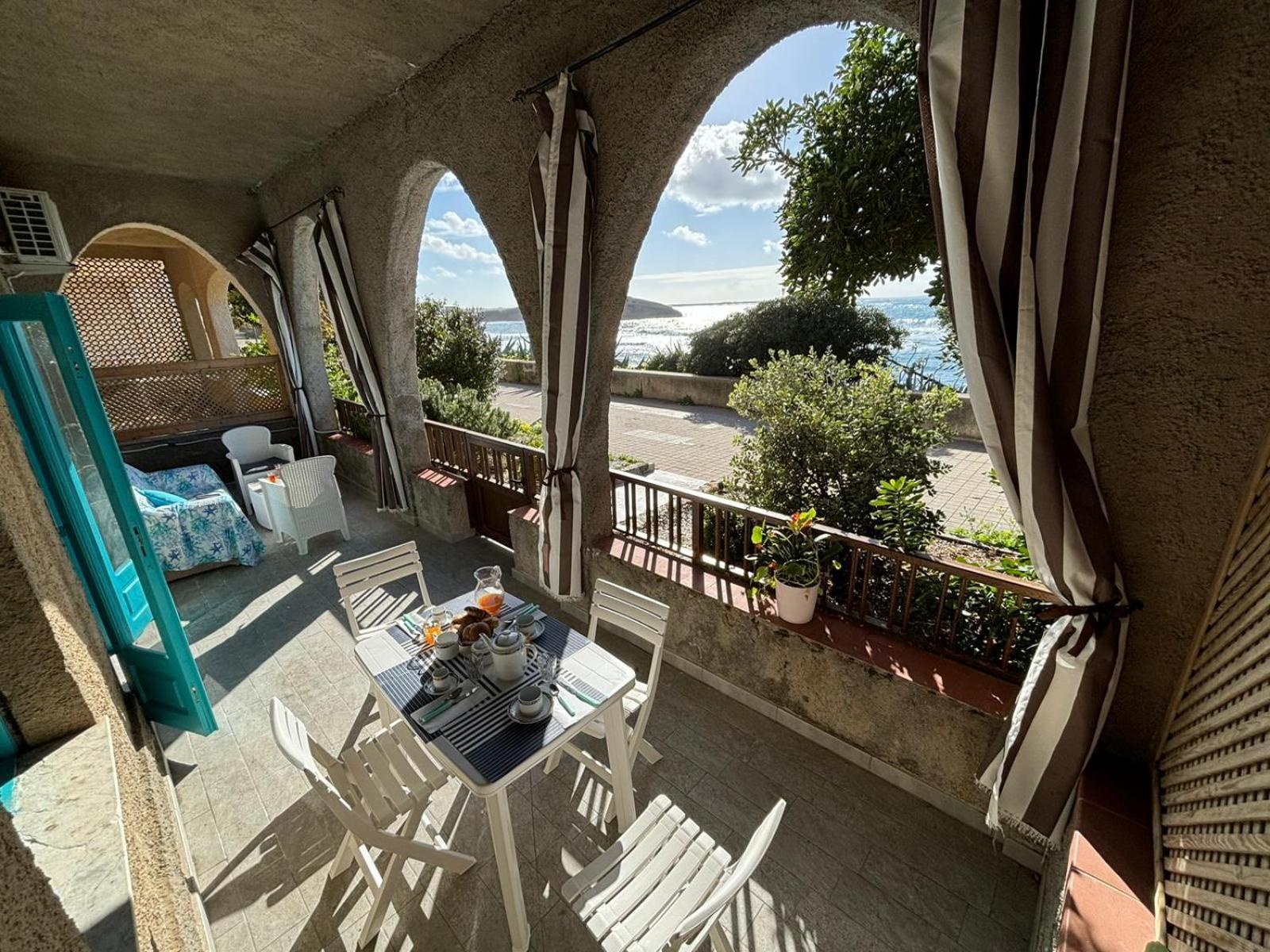 Apartmán Lungomare Chess S'archittu Cuglieri Exteriér fotografie